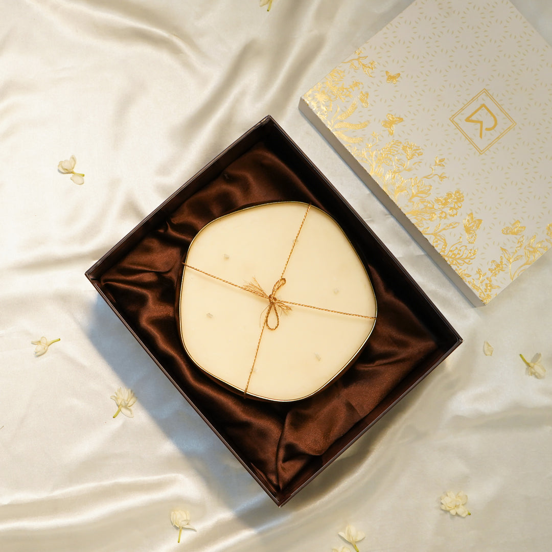 Large Circular Scented Candle in Metal Urli