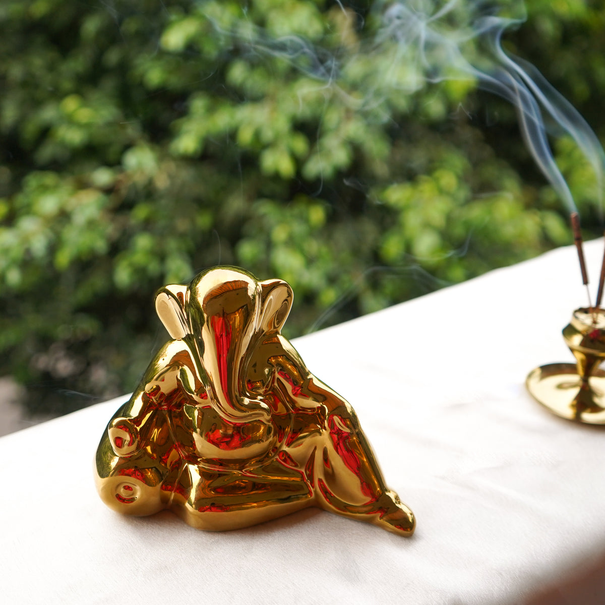 Divya Ganesh Set with 2 Diyas