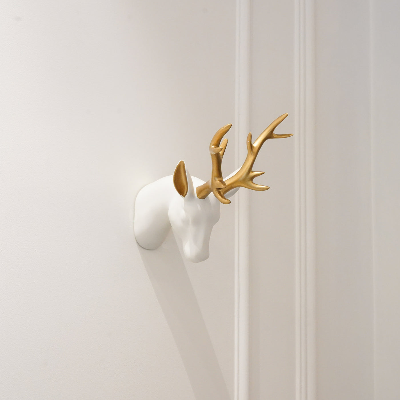 Reindeer Wall Decor White & Gold