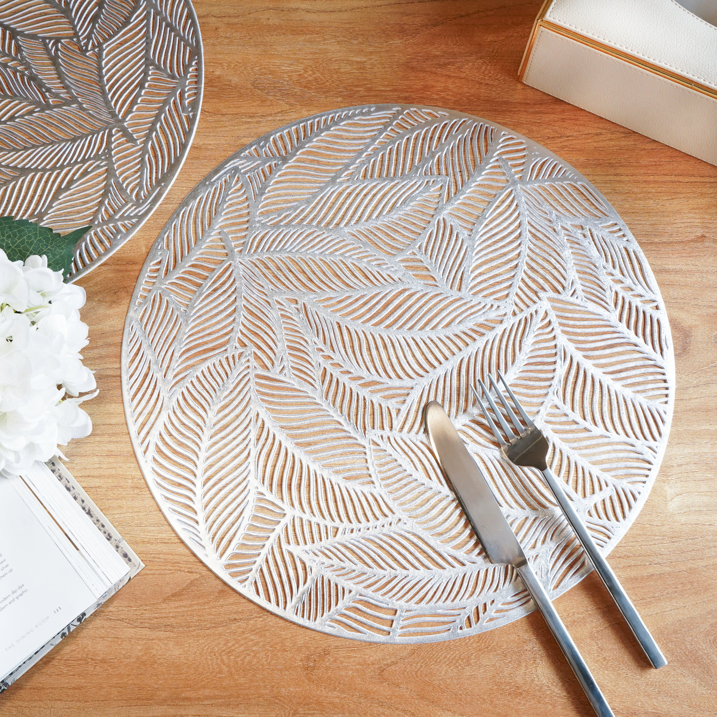 Set of 2 Round Leaf Patterned Placemats, Silver