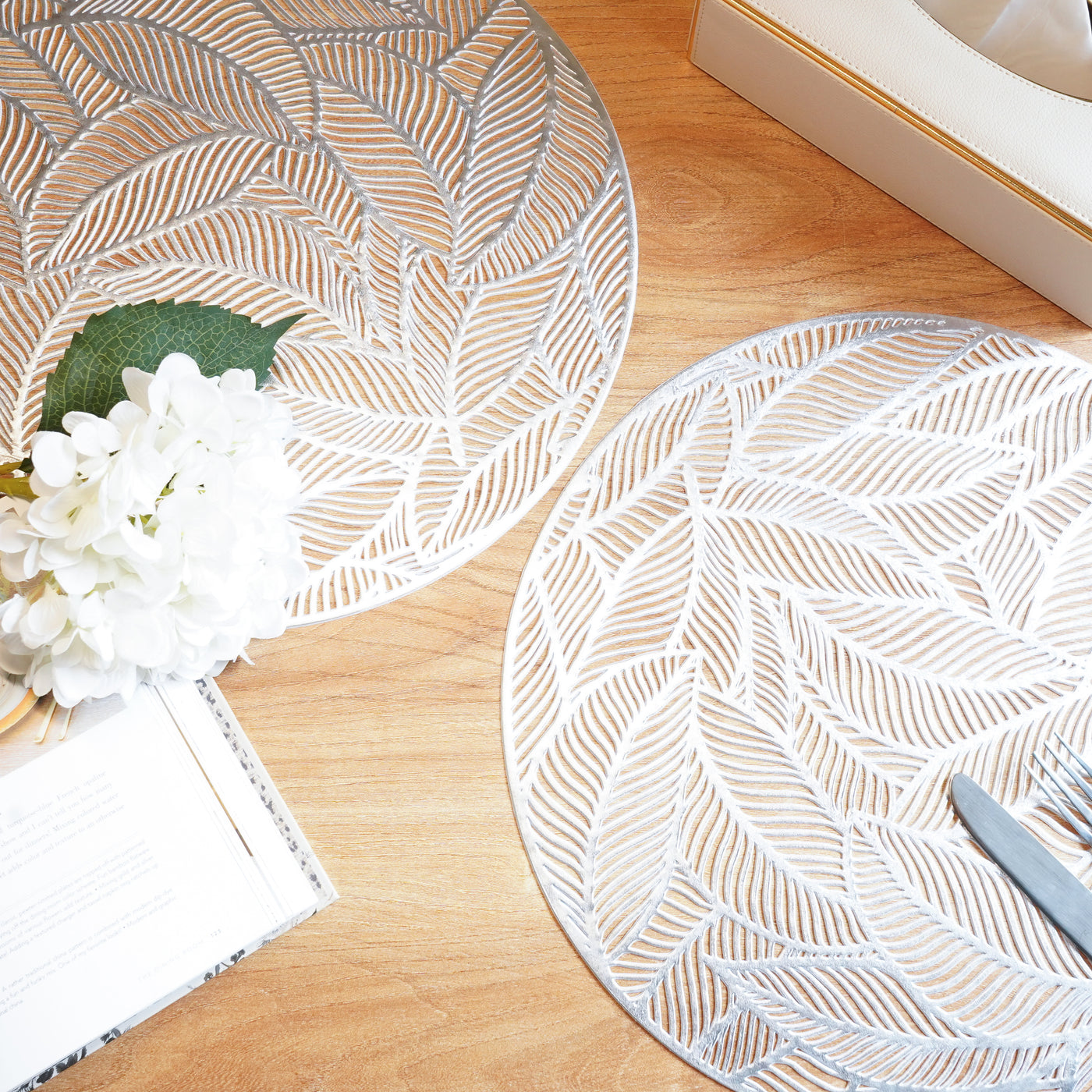 Set of 2 Round Leaf Patterned Placemats, Silver