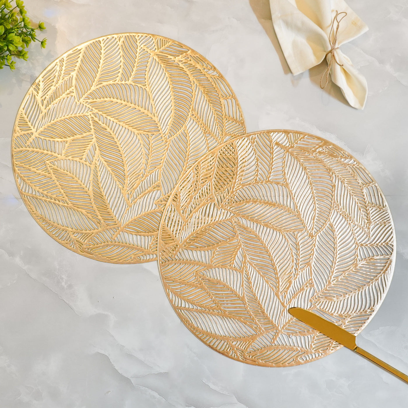 Set of 2 Round Leaf Patterned Placemats, Gold