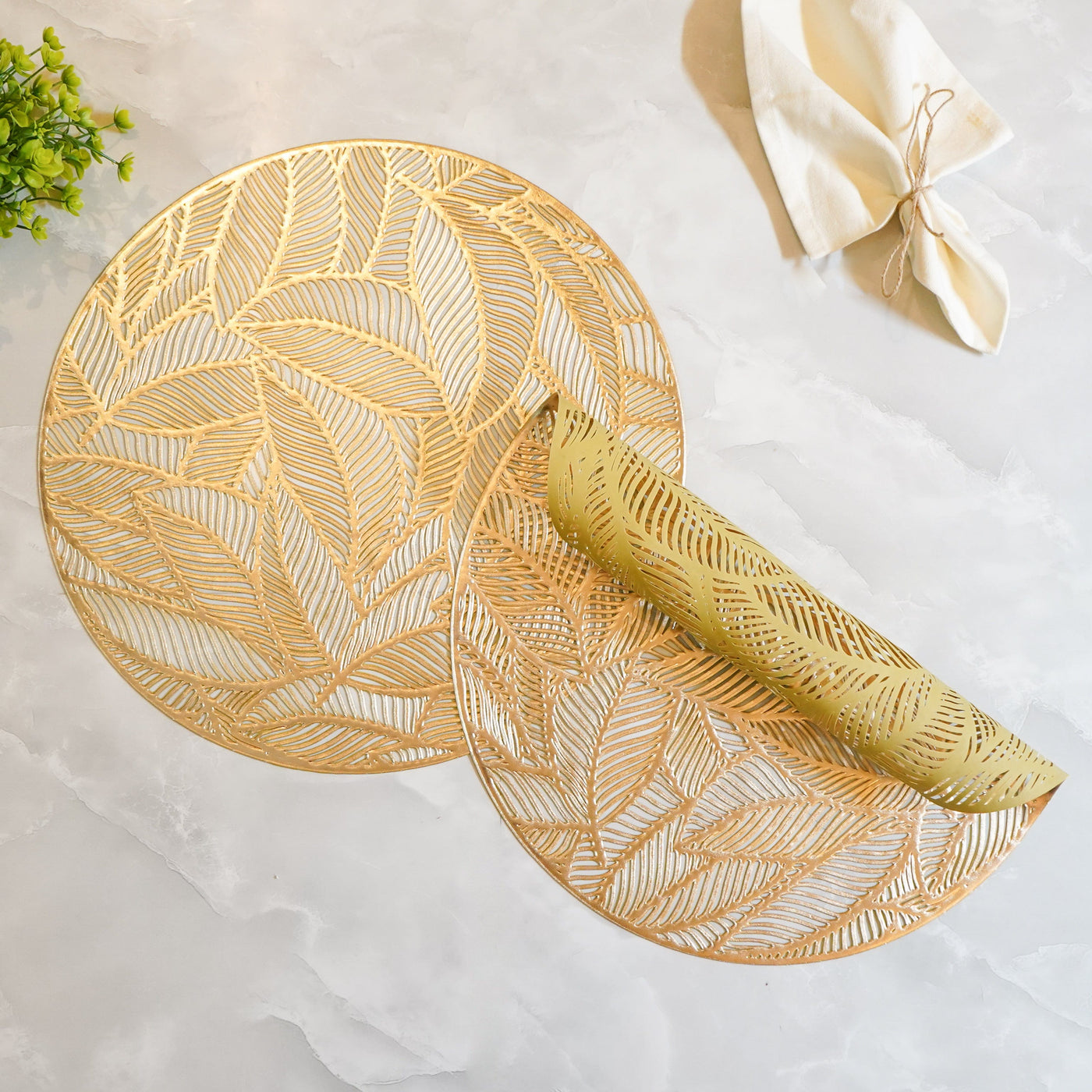 Set of 2 Round Leaf Patterned Placemats, Gold