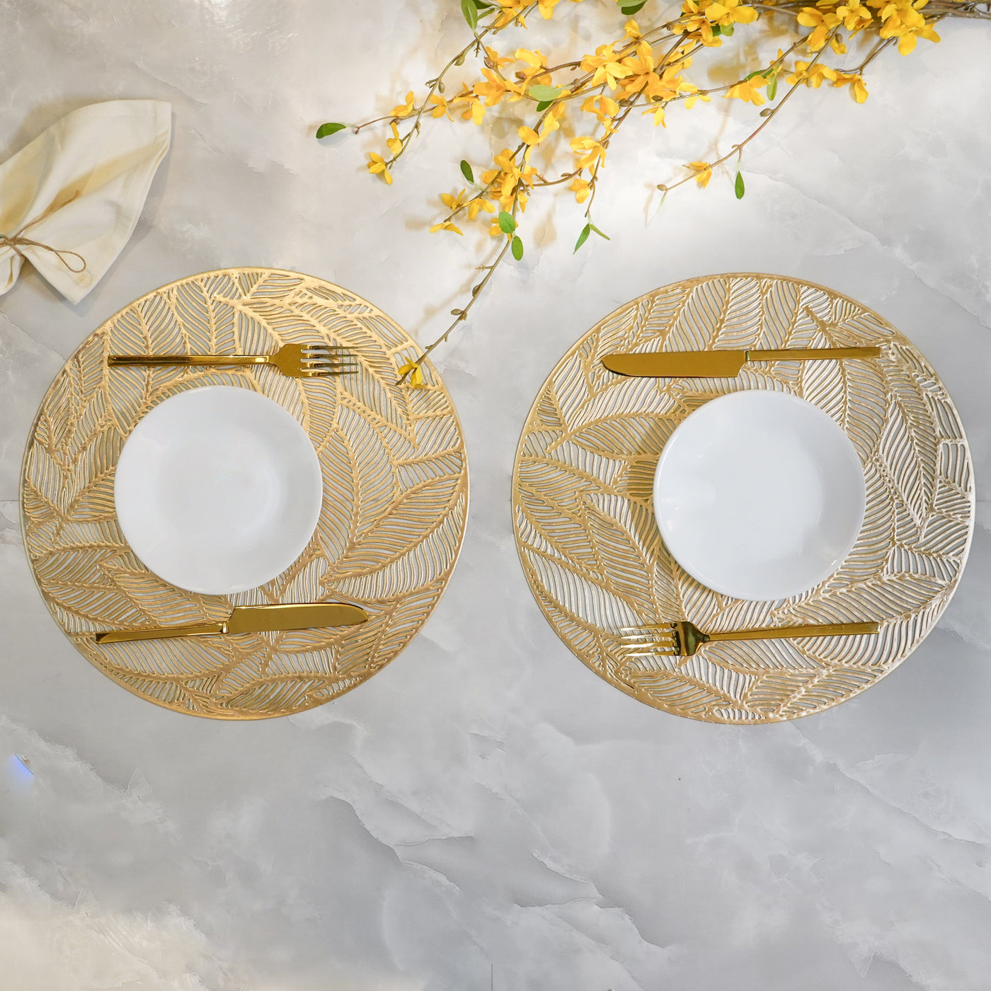 Set of 2 Round Leaf Patterned Placemats, Gold