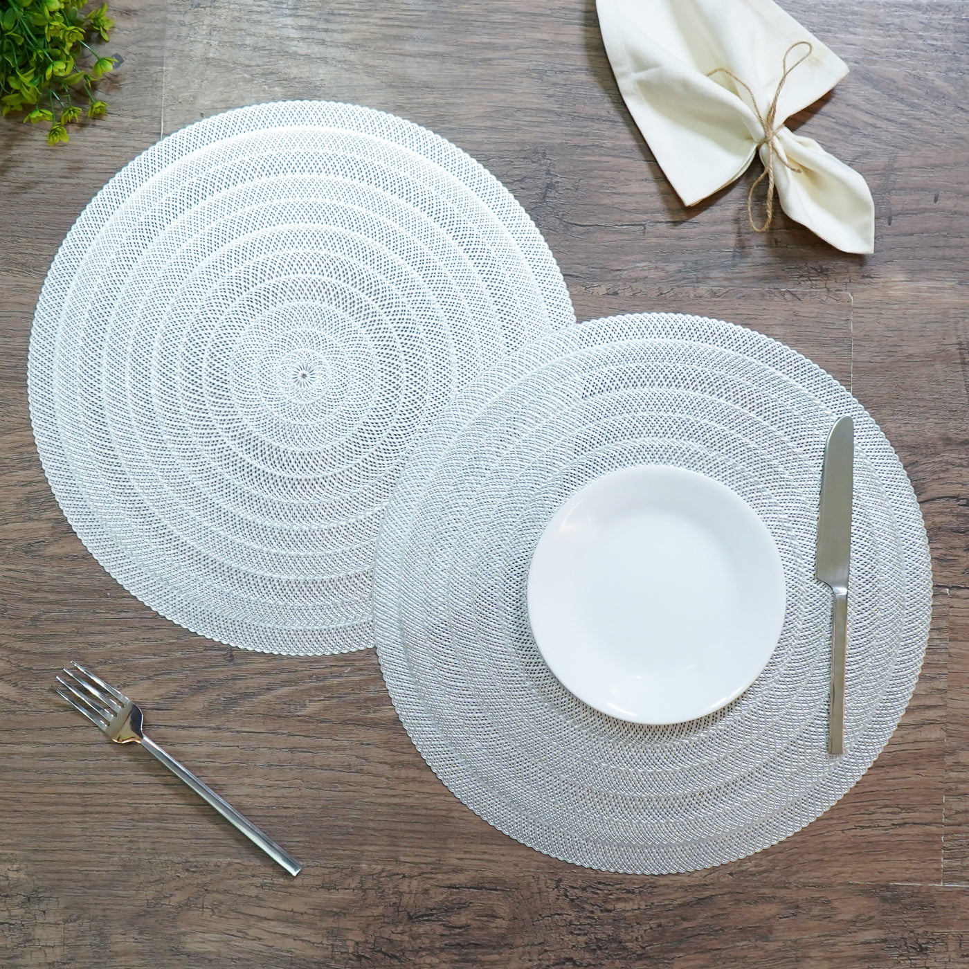 Set of 2 Round PVC Placemats, Silver