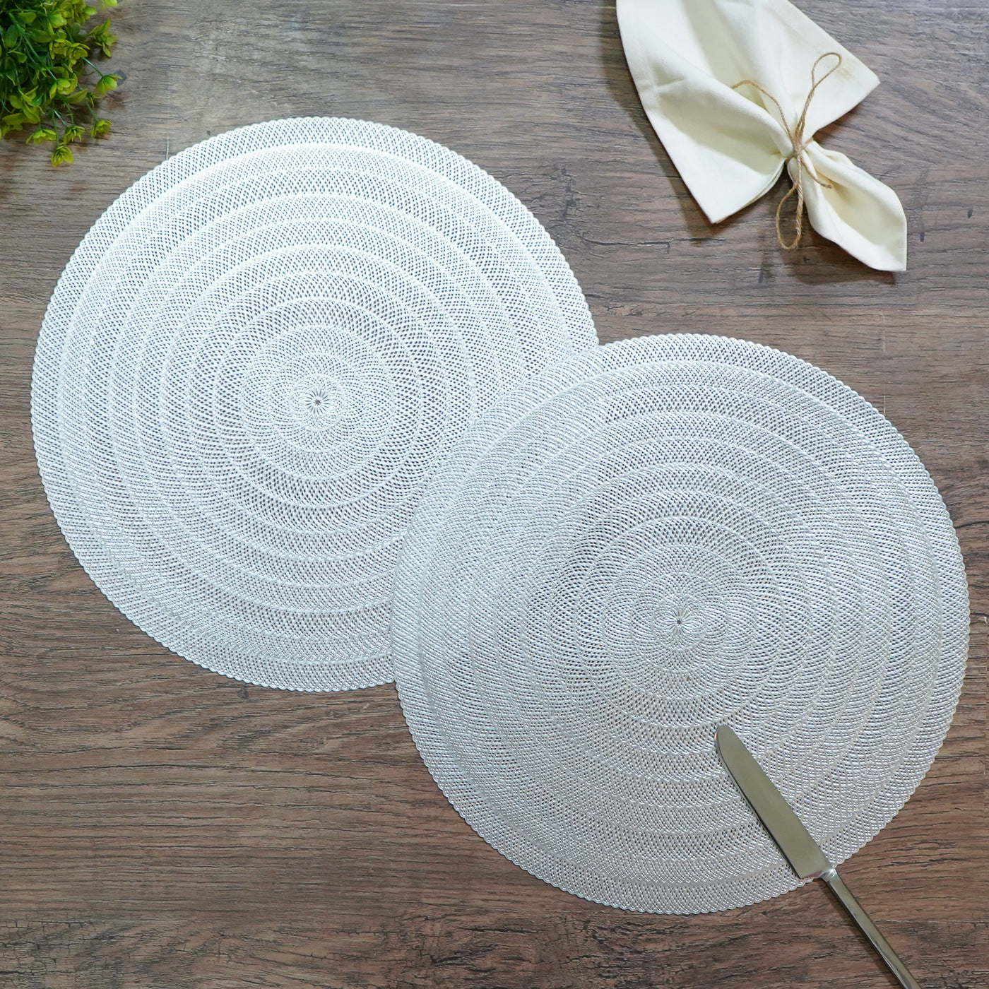 Set of 2 Round PVC Placemats, Silver