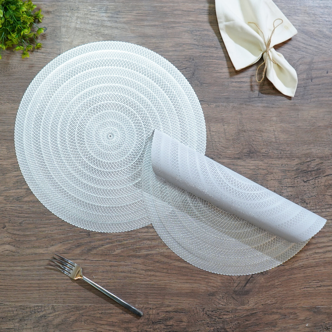 Set of 2 Round PVC Placemats, Silver