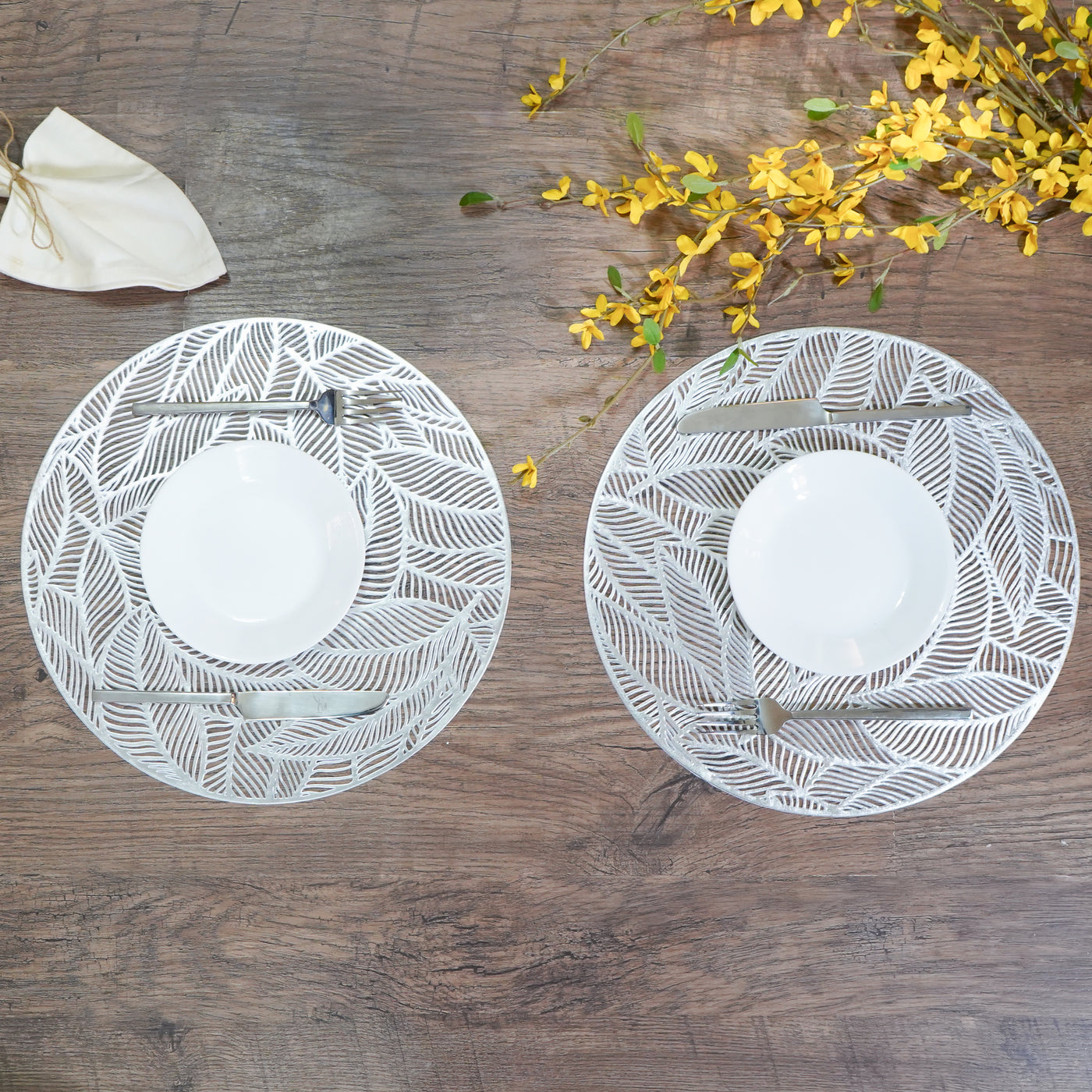 Set of 2 Round Leaf Patterned Placemats, Silver