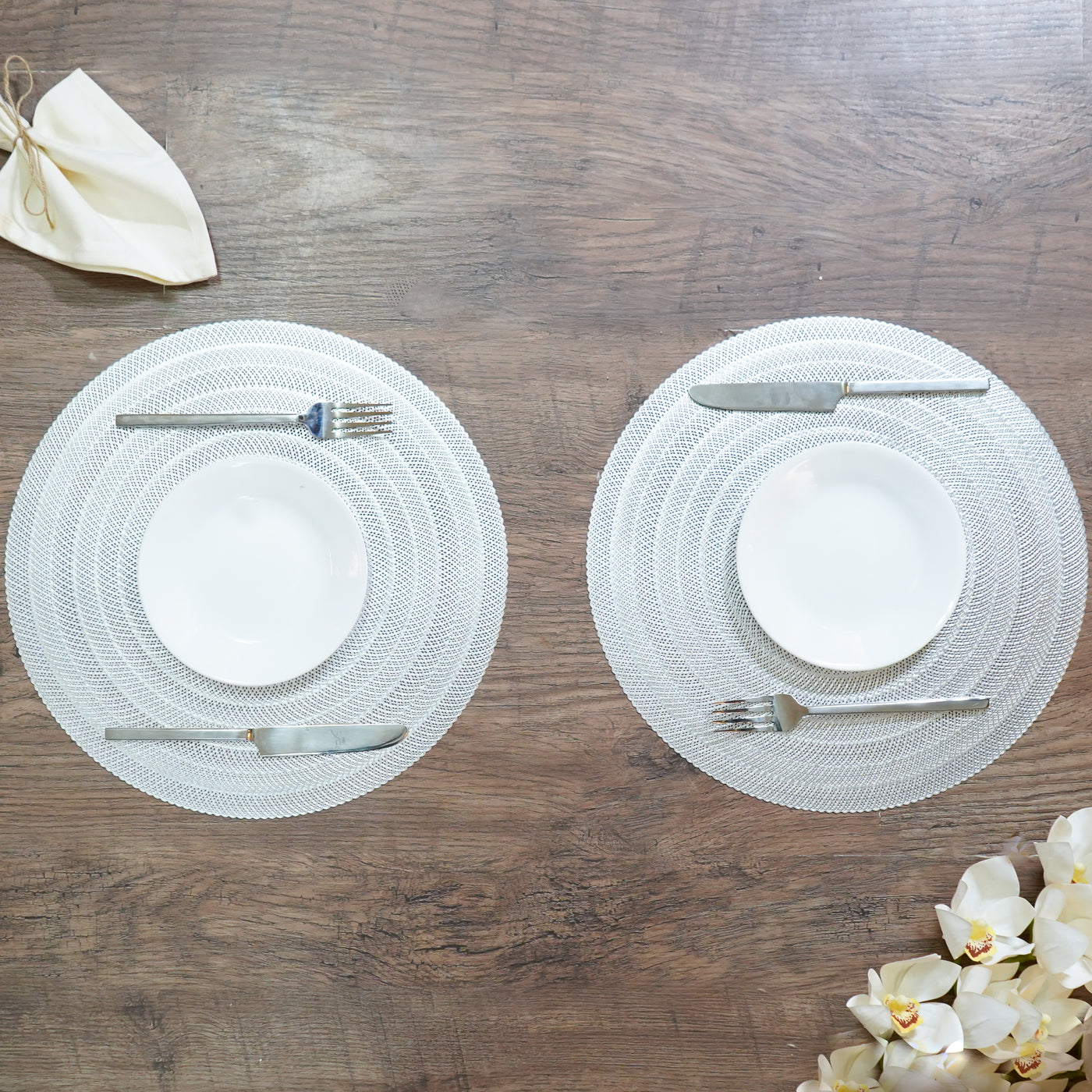 Set of 2 Round PVC Placemats, Silver