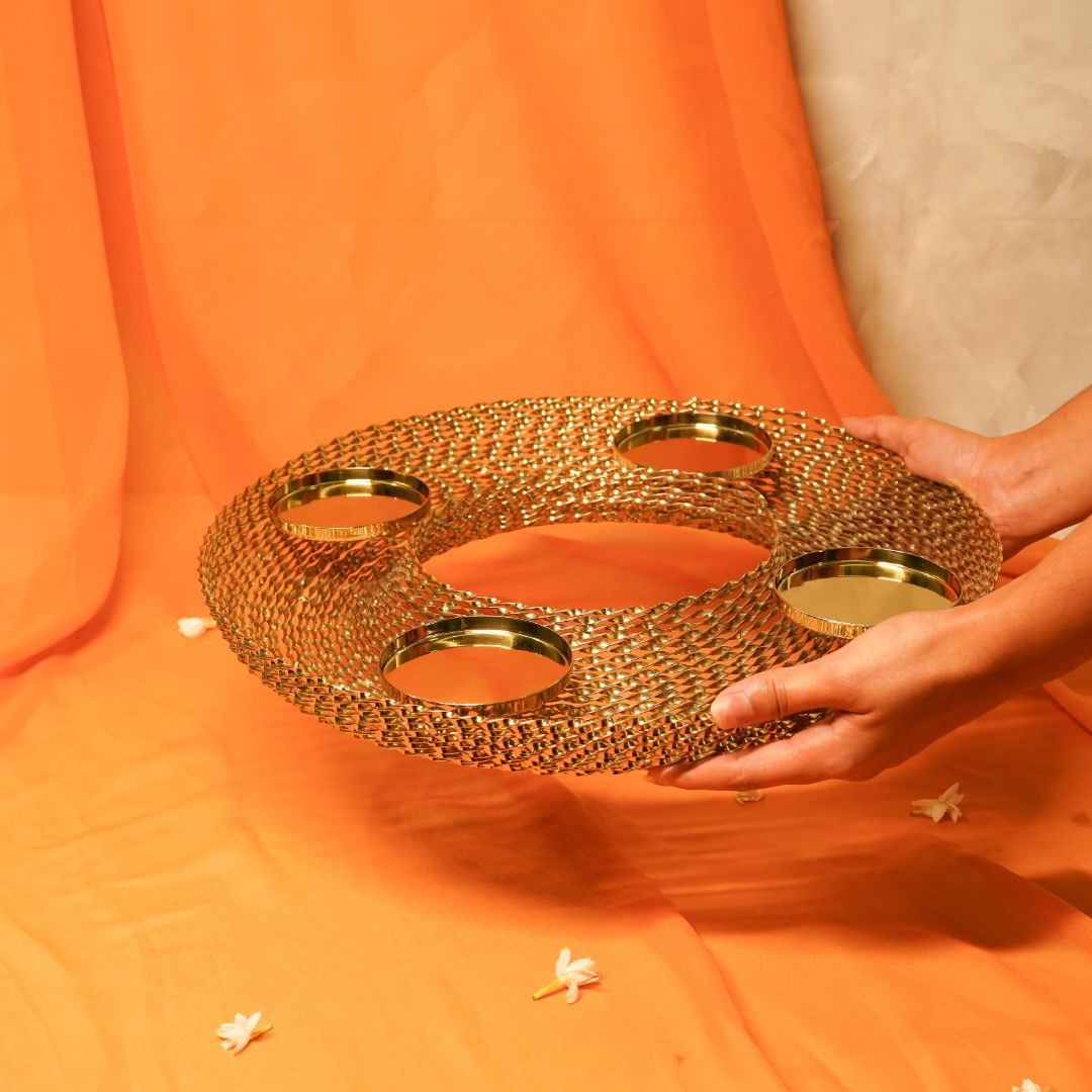 GILDED WREATH CENTERPIECE - TEALIGHT RING URLI